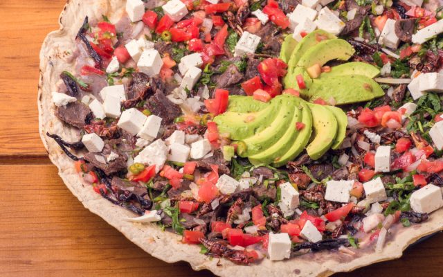 tlayuda-platillo-mexicano-preparacion-tortillas-maiz-oaxaca-03